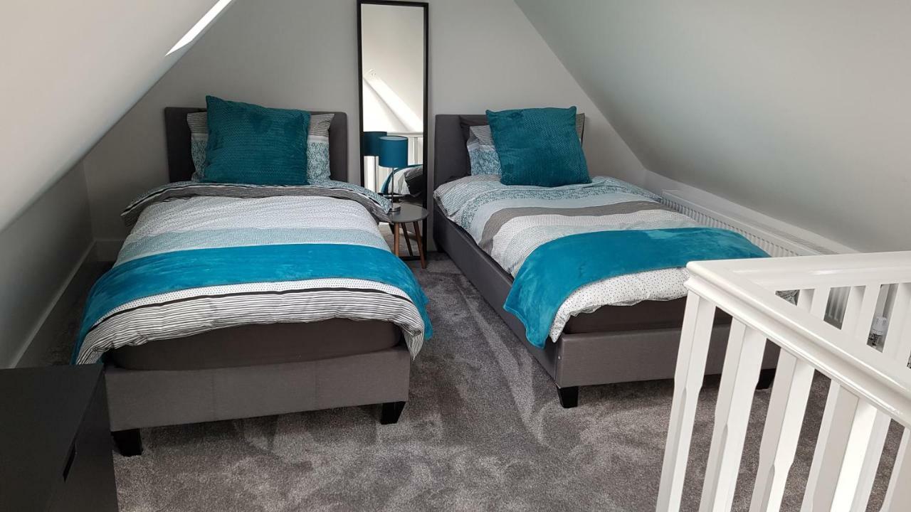 2 Serviced In Childwall-south - Each Sleeps 6 *